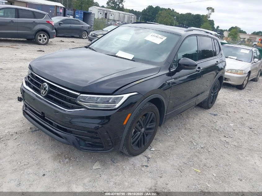 VW Tiguan 2022 V2.0T SE R-LINE BLACK - изображение 3