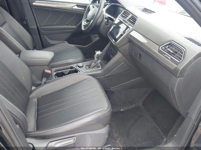 VW Tiguan 2022 V2.0T SE R-LINE BLACK - изображение 6