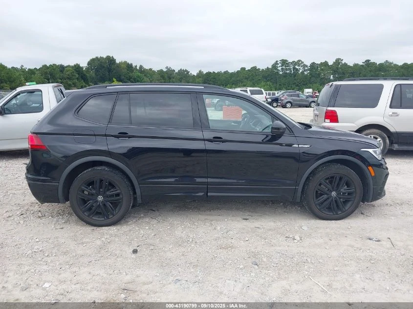 VW Tiguan 2022 V2.0T SE R-LINE BLACK - изображение 10