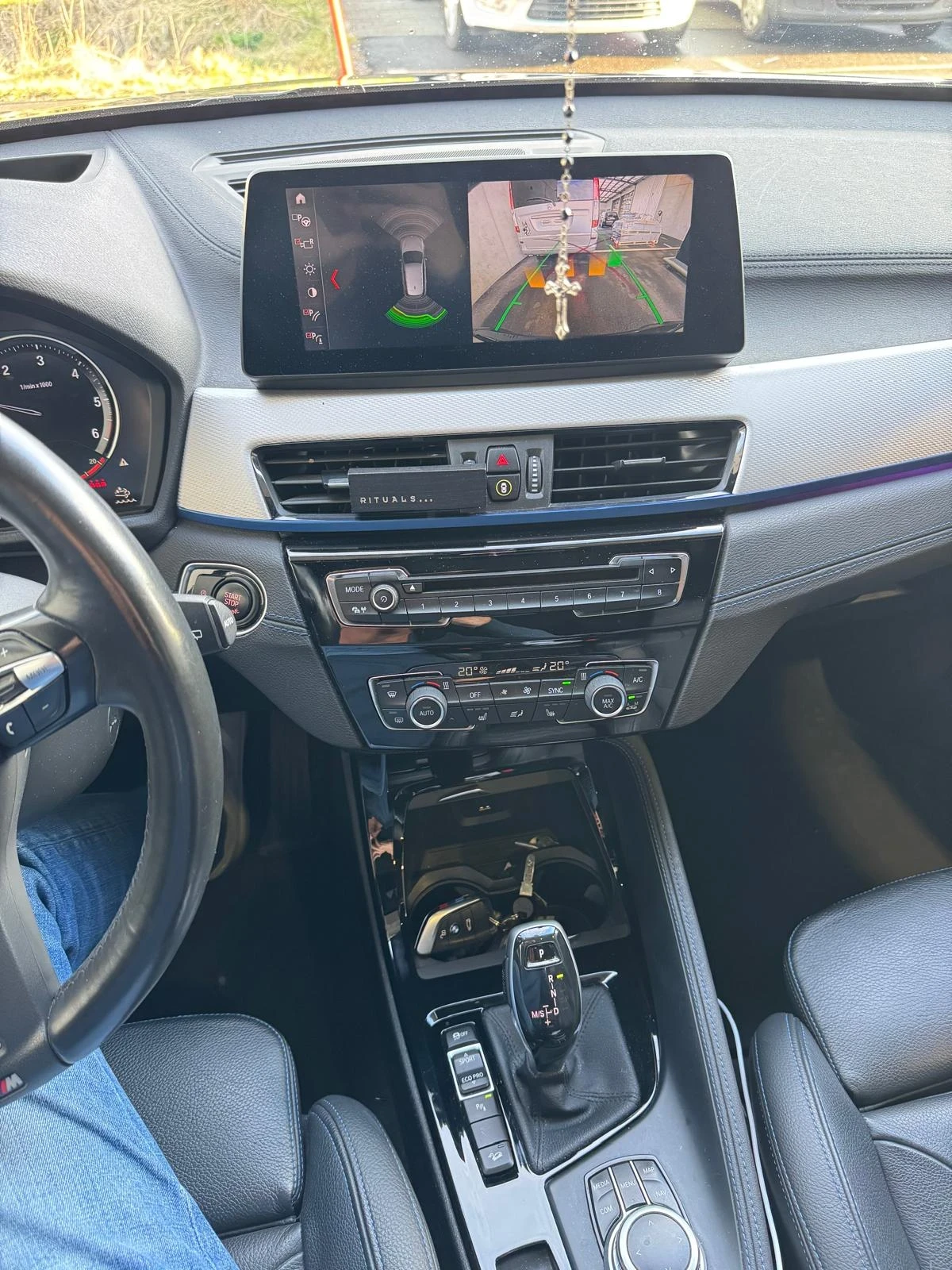 BMW X1 xDrive/M Pack/HUD/Panorama , снимка 8 - Автомобили и джипове - 53933358