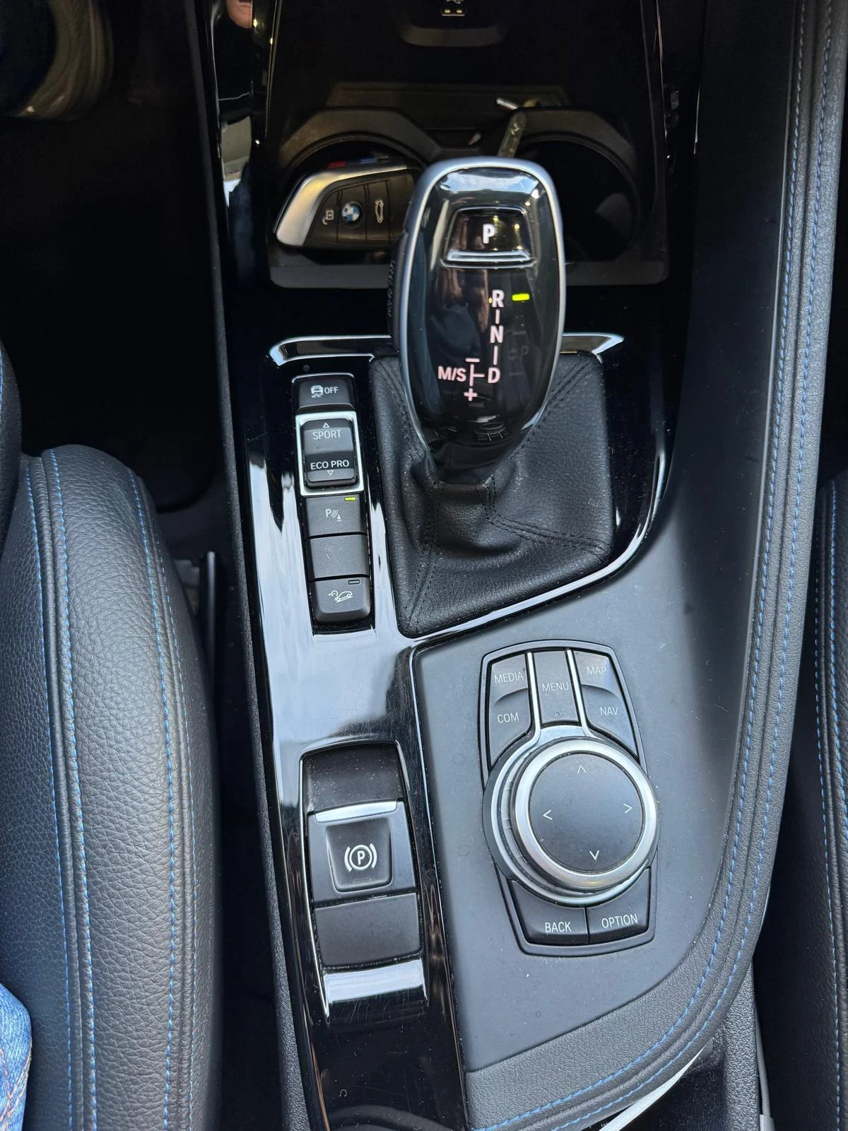 BMW X1 xDrive/M Pack/HUD/Panorama , снимка 6 - Автомобили и джипове - 53933358