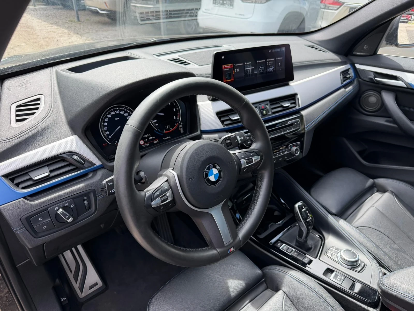 BMW X1 xDrive/M Pack/HUD/Panorama , снимка 9 - Автомобили и джипове - 53933358