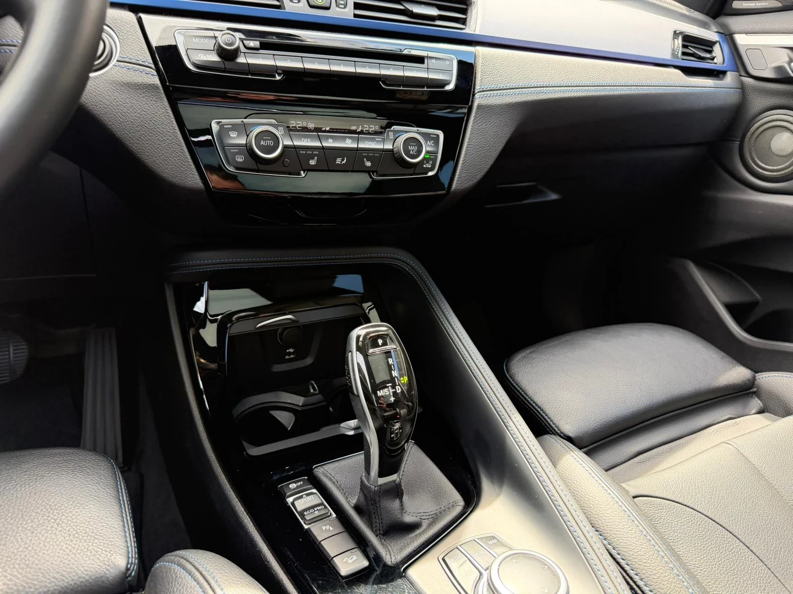 BMW X1 xDrive/M Pack/HUD/Panorama , снимка 16 - Автомобили и джипове - 53933358