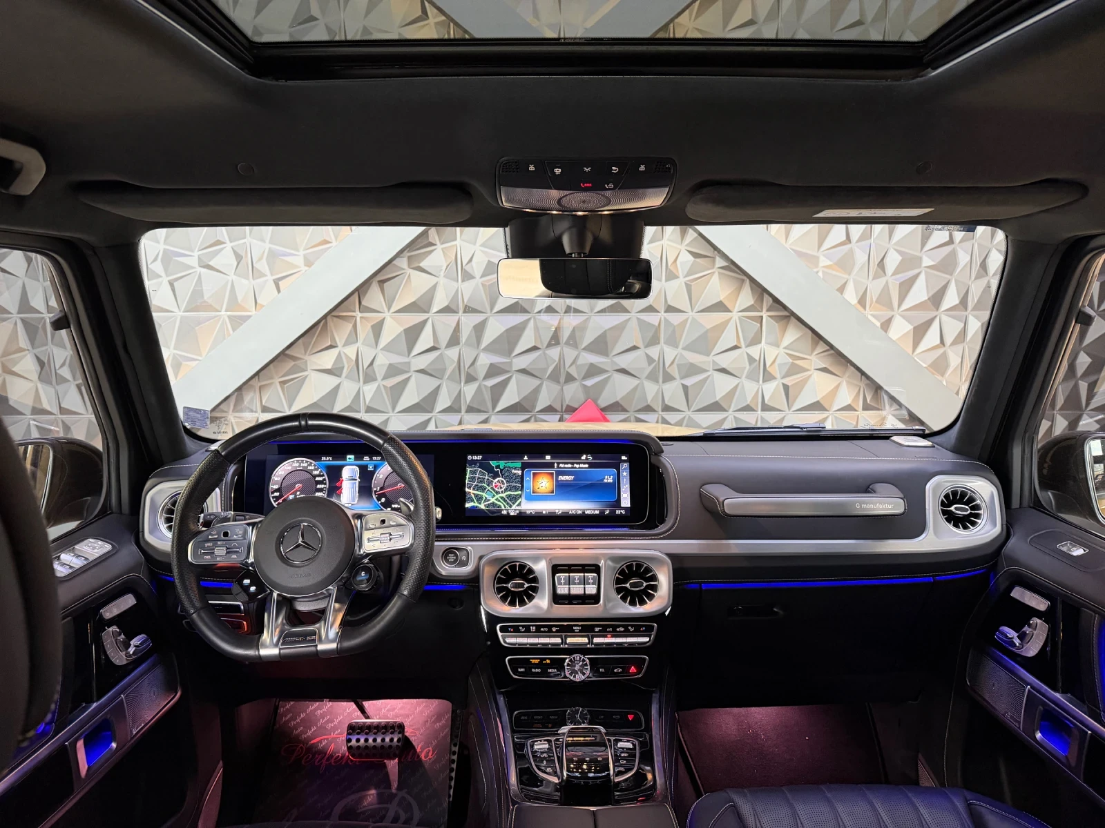 Mercedes-Benz G 63 AMG 4 MATIC * FULL Екстри * BURMESTER * Шибедах * , снимка 6 - Автомобили и джипове - 55322054