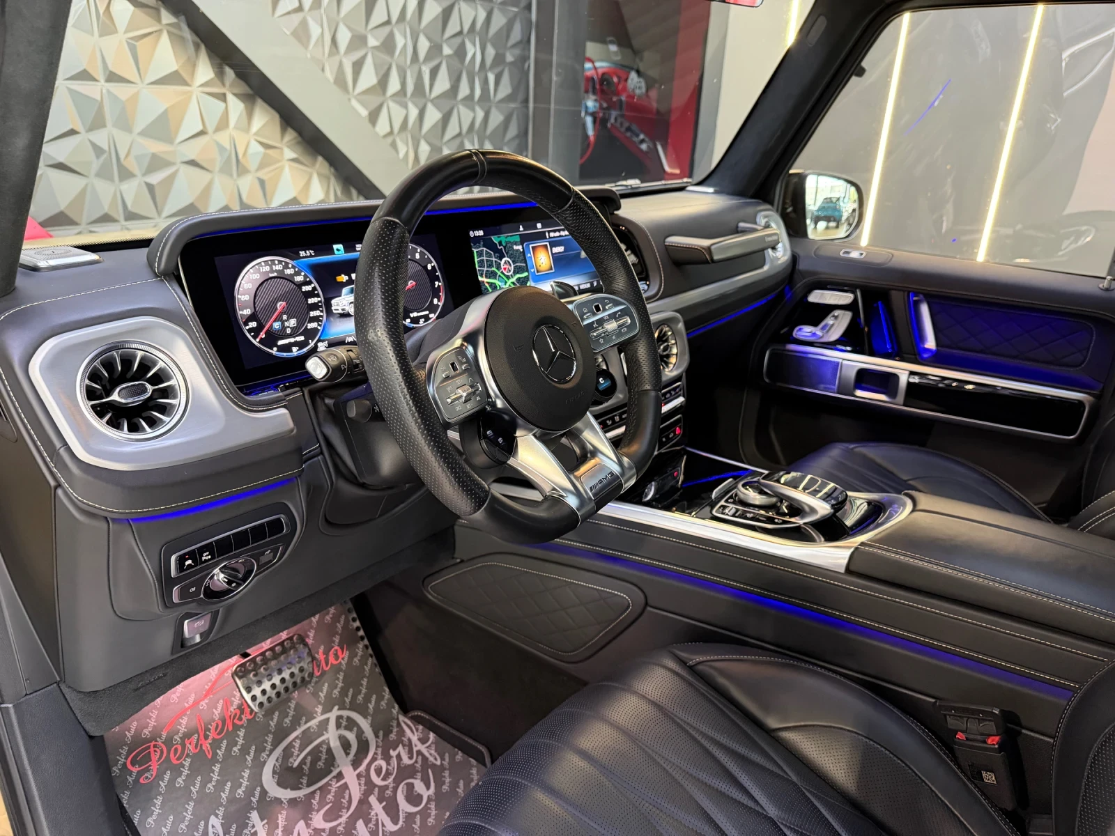 Mercedes-Benz G 63 AMG 4 MATIC * FULL Екстри * BURMESTER * Шибедах * , снимка 8 - Автомобили и джипове - 55322054