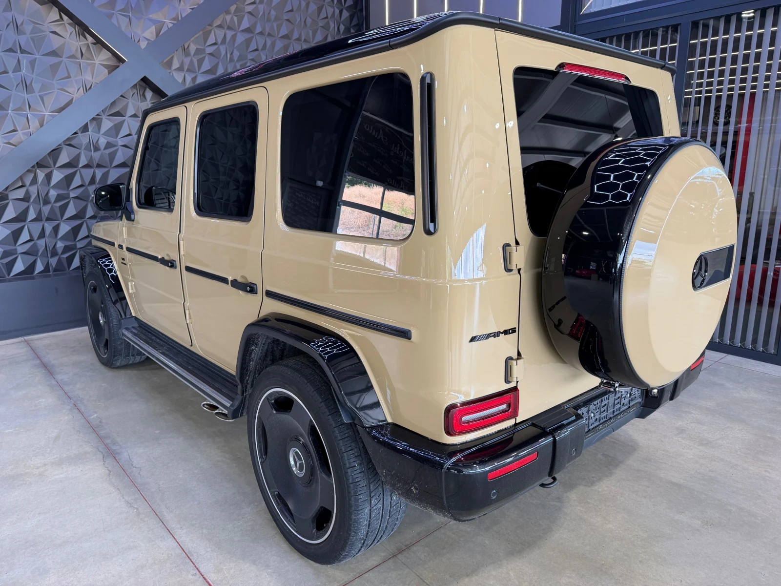 Mercedes-Benz G 63 AMG 4 MATIC * FULL Екстри * BURMESTER * Шибедах * , снимка 3 - Автомобили и джипове - 55322054