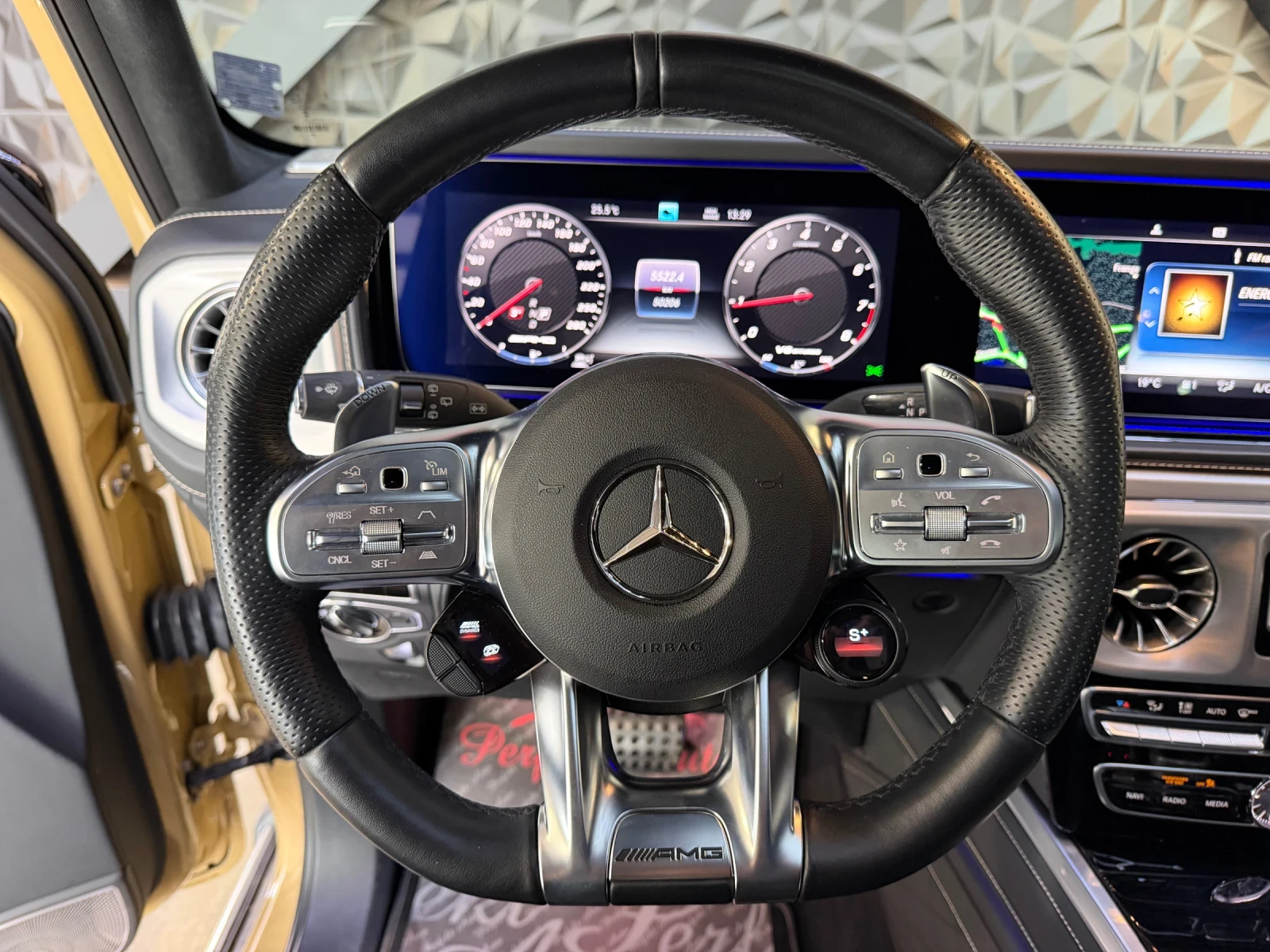Mercedes-Benz G 63 AMG 4 MATIC * FULL Екстри * BURMESTER * Шибедах * , снимка 12 - Автомобили и джипове - 55322054