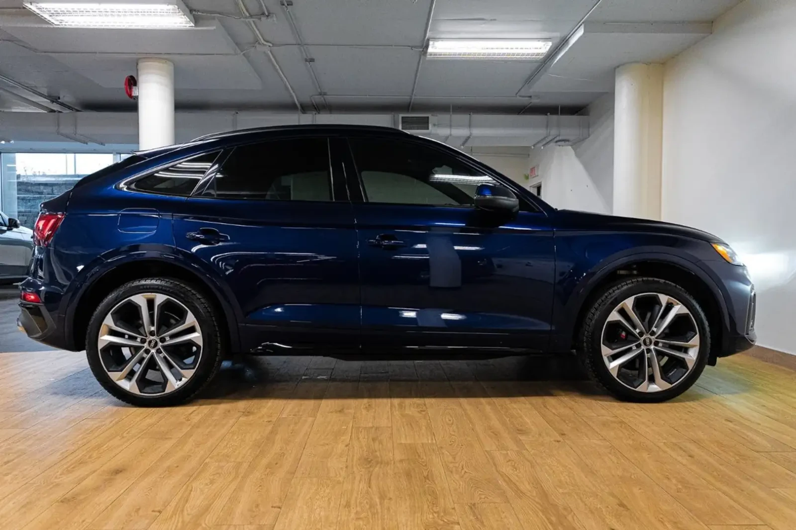 Audi SQ5 SPORTBACK* MATRIX* 360КАМЕРА* LANE* ASSIST, снимка 2 - Автомобили и джипове - 55789280