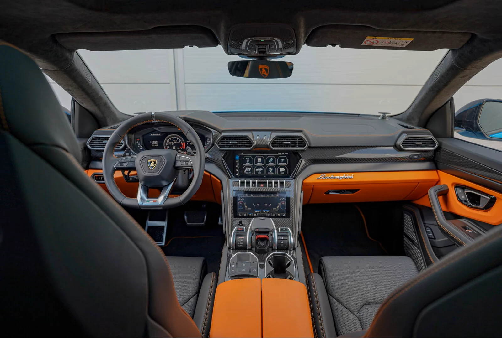 Lamborghini Urus CARBON* AKRAPOVIC* HEAD-UP* B&O* PANO* KEYLESS* DI, снимка 14 - Автомобили и джипове - 55952297