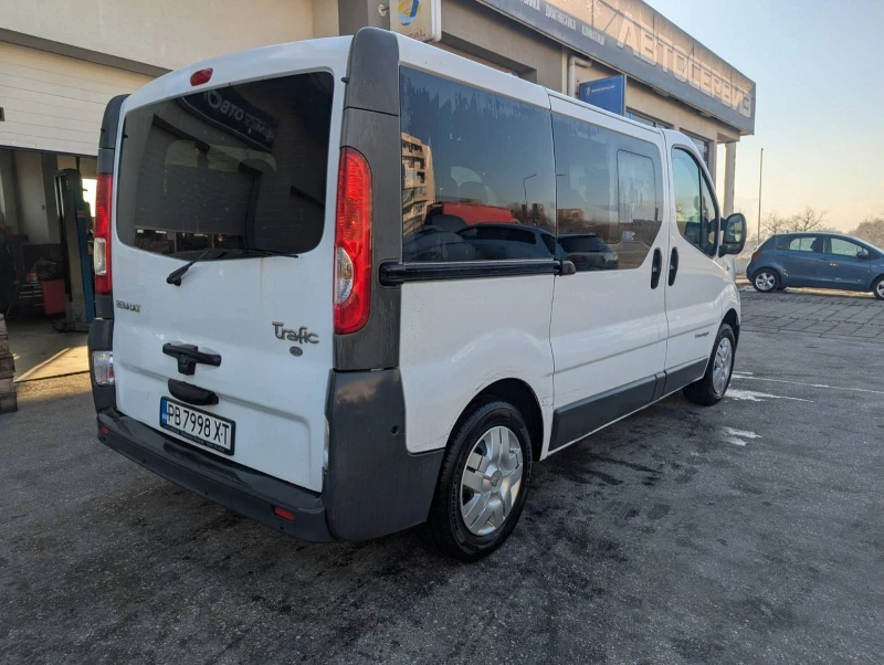 Renault Trafic 2.0 dci 115hp, снимка 5 - Бусове и автобуси - 48863365