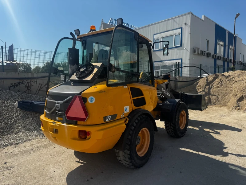 Челен товарач Volvo L 25F