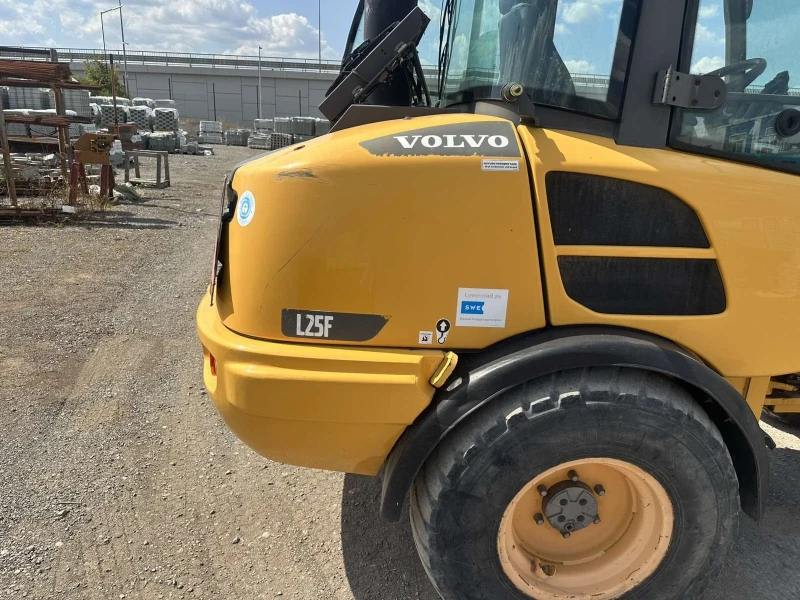 Челен товарач Volvo L 25F, снимка 9 - Индустриална техника - 51299646