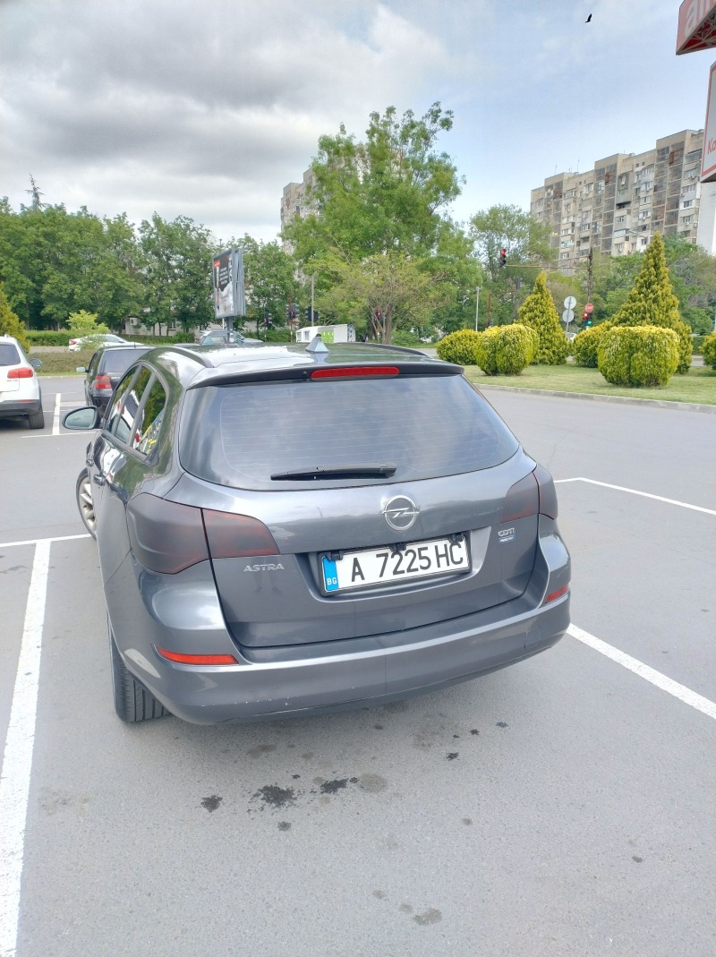 Opel Astra J CDTI, снимка 3 - Автомобили и джипове - 46277552
