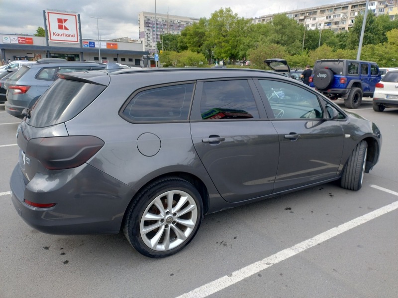 Opel Astra J CDTI, снимка 5 - Автомобили и джипове - 46277552