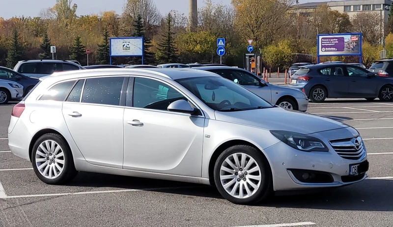 Opel Insignia SPORTS TOURER SW, снимка 6 - Автомобили и джипове - 47764027