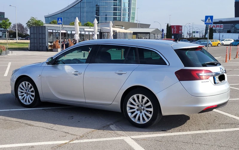 Opel Insignia SPORTS TOURER SW, снимка 2 - Автомобили и джипове - 47764027