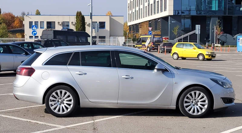 Opel Insignia SPORTS TOURER SW, снимка 5 - Автомобили и джипове - 47764027