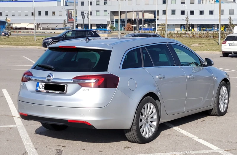 Opel Insignia SPORTS TOURER SW, снимка 4 - Автомобили и джипове - 47764027