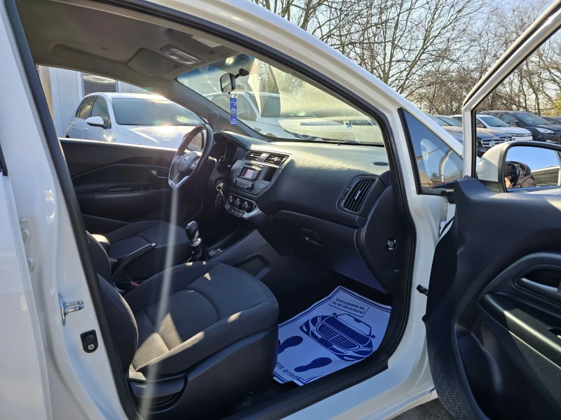 Kia Rio 1.4d 90к.с 6 скорости Топ състояние , снимка 14 - Автомобили и джипове - 52772482