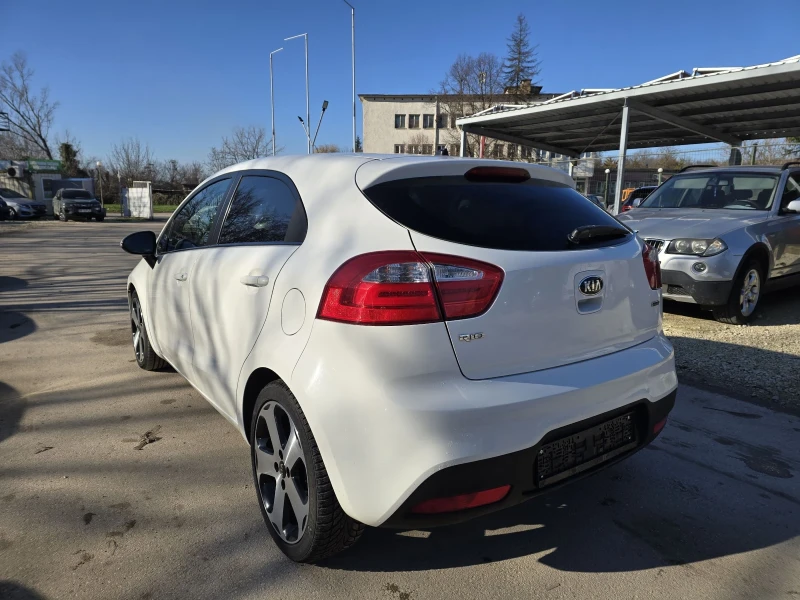 Kia Rio 1.4d 90к.с 6 скорости Топ състояние , снимка 3 - Автомобили и джипове - 52772482