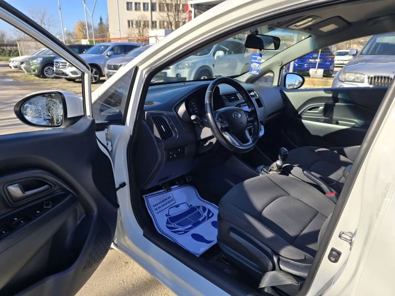 Kia Rio 1.4d 90к.с 6 скорости Топ състояние , снимка 11 - Автомобили и джипове - 52772482