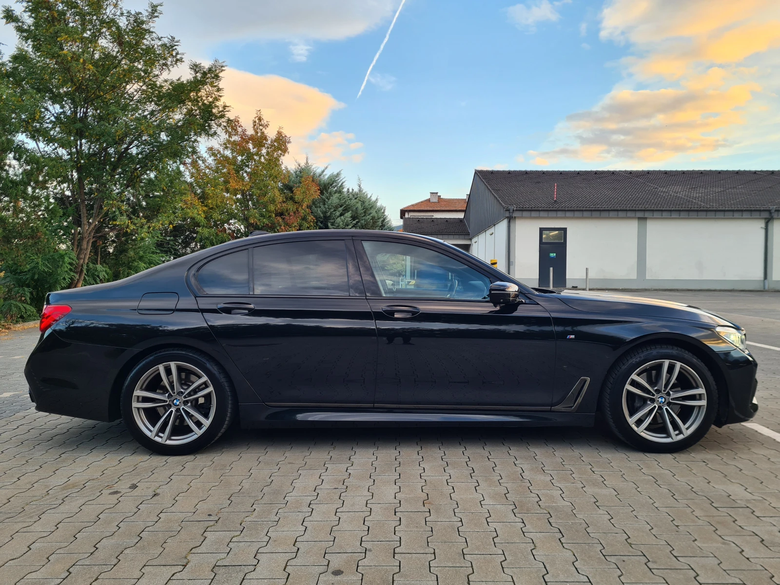 BMW 730 L xDrive M-PAKET/CARBON - изображение 8