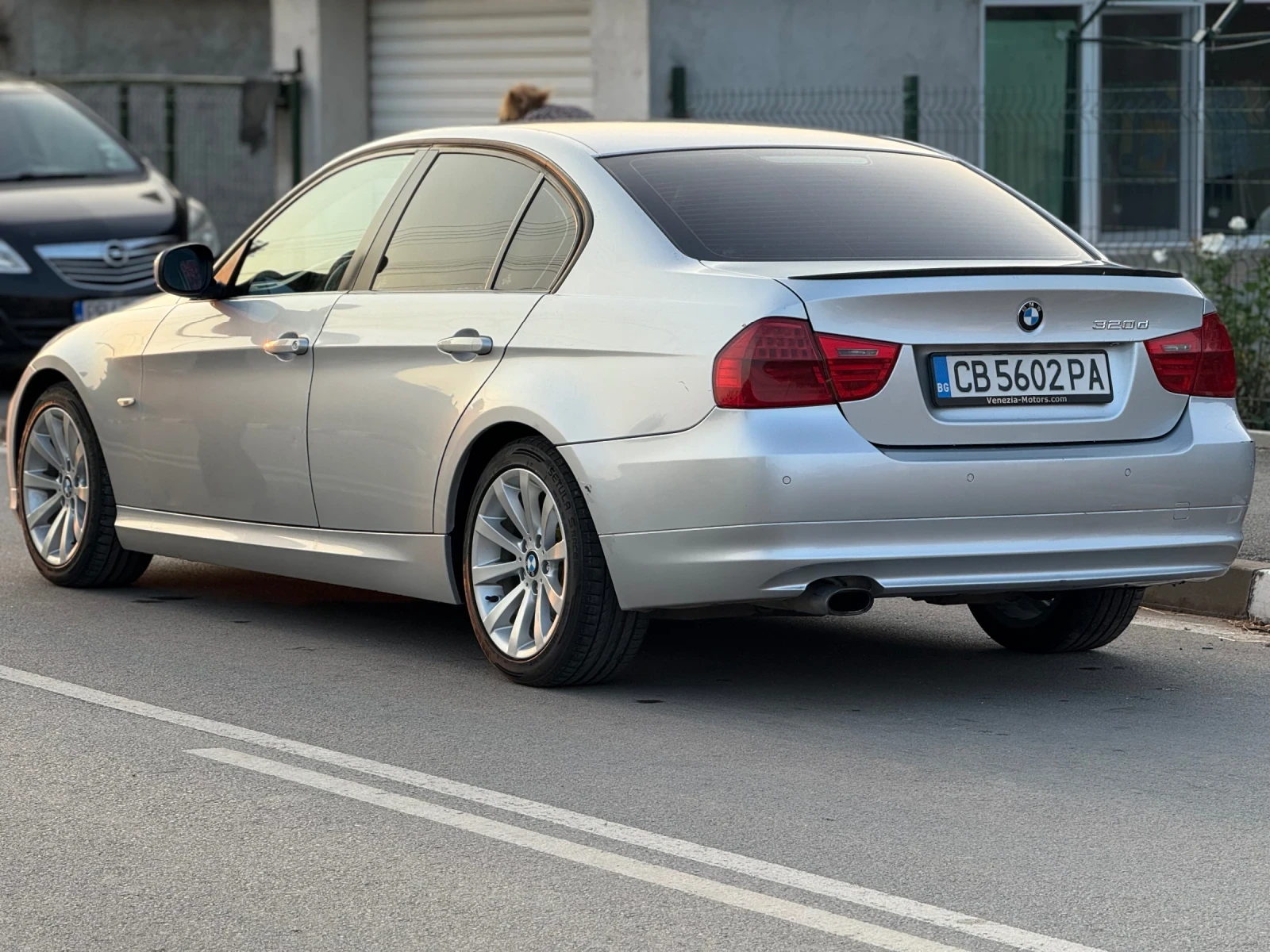 BMW 320  - изображение 2