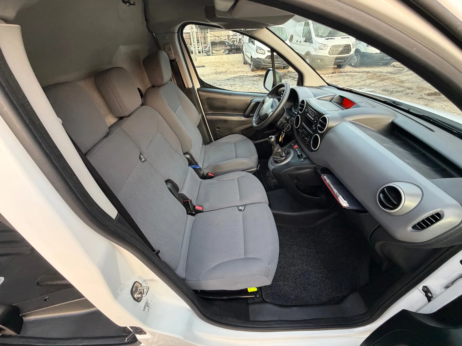 Peugeot Partner 1.6BLUHDI* TOP* EVRO6 , снимка 16 - Автомобили и джипове - 53735462