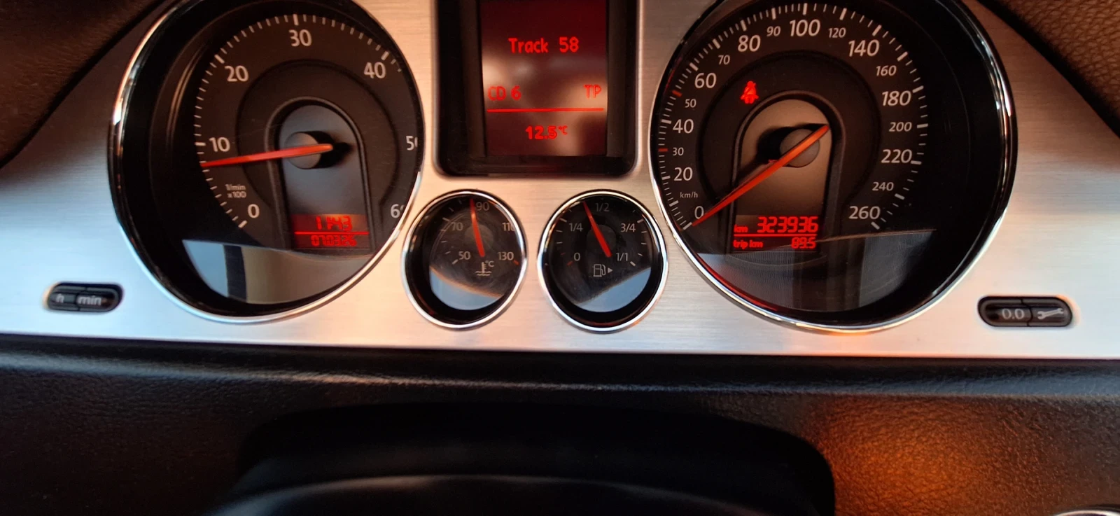 VW Passat 2.0TDI 170кс., снимка 15 - Автомобили и джипове - 53745613