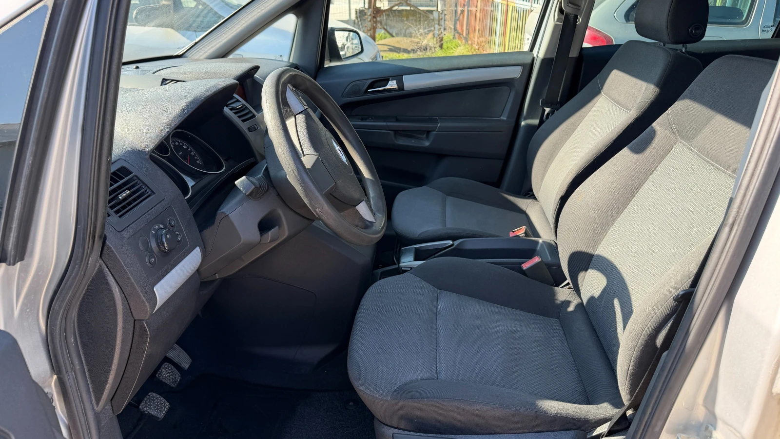 Opel Zafira, снимка 4 - Автомобили и джипове - 53813136