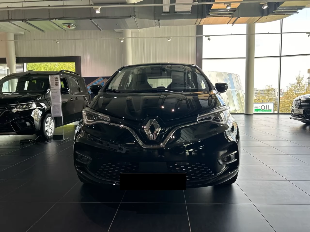 Renault Zoe EVOLUTION* 50kWh* LED* CARPLAY* NAVI* , снимка 2 - Автомобили и джипове - 53970012