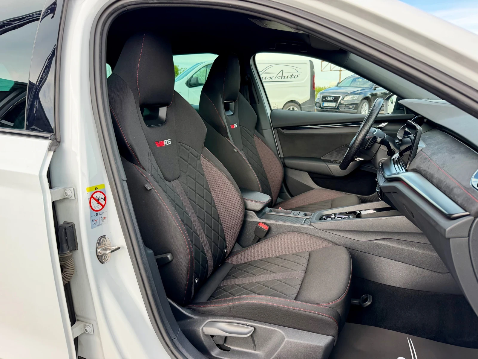 Skoda Octavia 2.0TDI#RS#CRYSTAL#DISTR#HEADUP#CANTON#KEYLESS, снимка 9 - Автомобили и джипове - 54416858