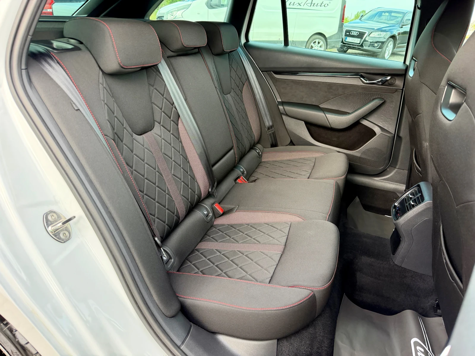 Skoda Octavia 2.0TDI#RS#CRYSTAL#DISTR#HEADUP#CANTON#KEYLESS, снимка 11 - Автомобили и джипове - 54416858