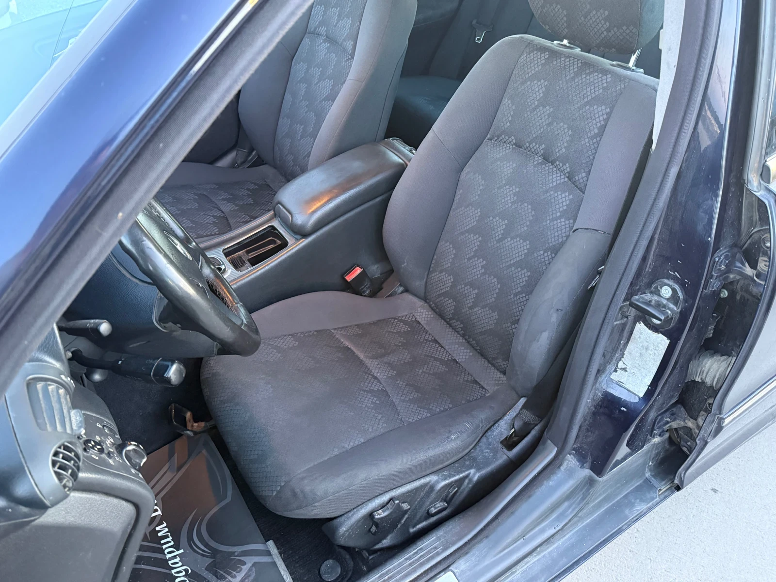 Mercedes-Benz C 270 CDI* 2004г* АВТОМАТИК* ВЪНШНИ ЗАБЕЛЕЖКИ* , снимка 7 - Автомобили и джипове - 54574079