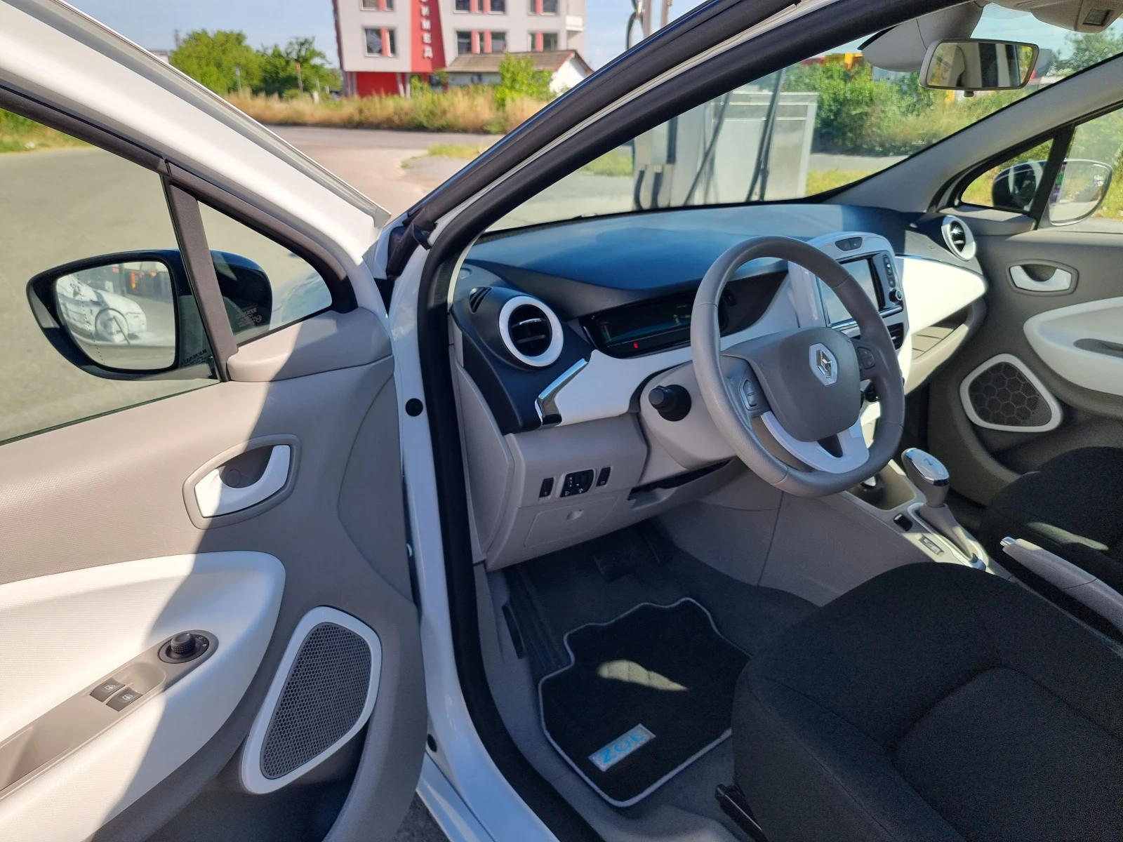 Renault Zoe R240, снимка 9 - Автомобили и джипове - 54723480