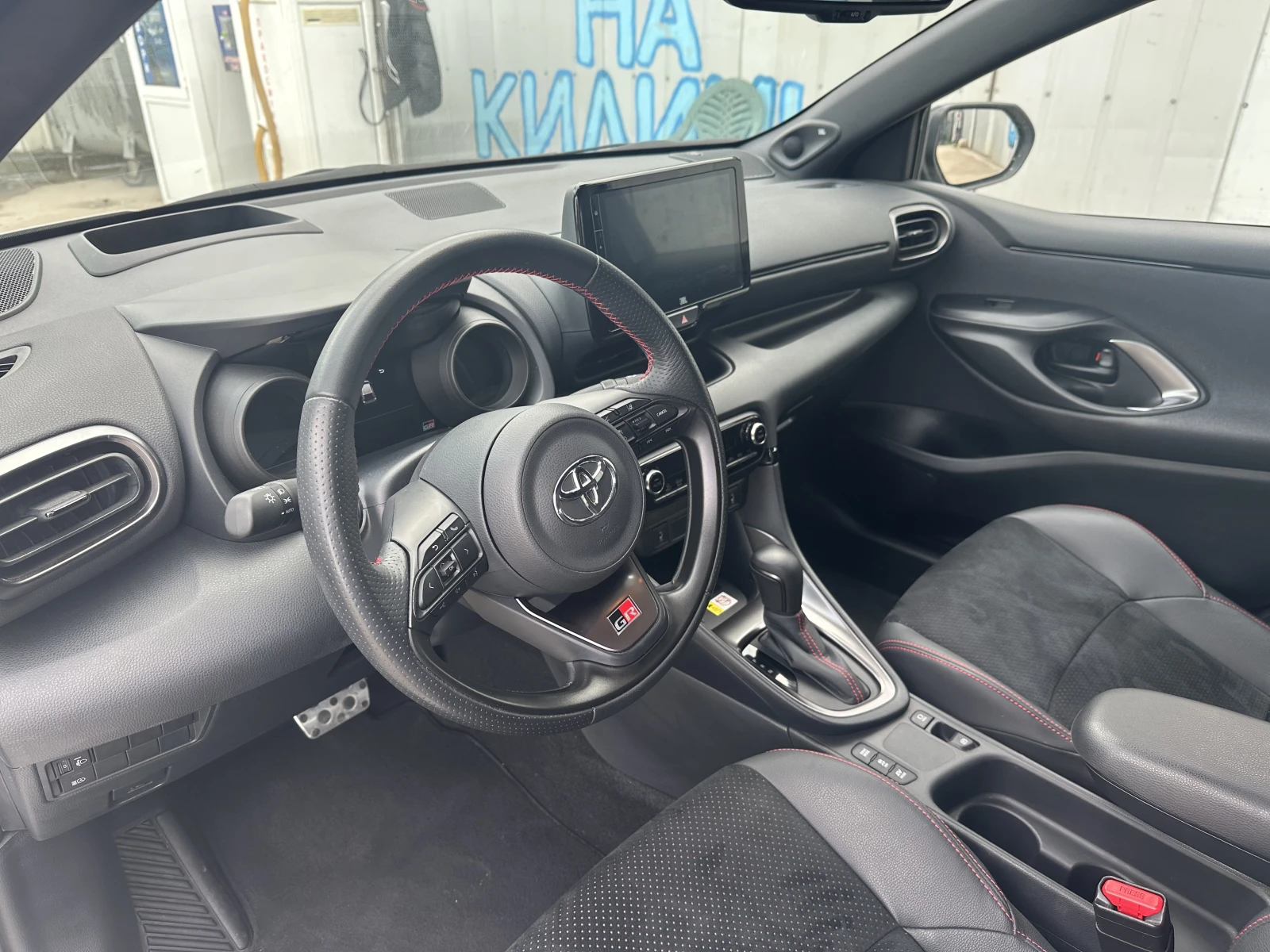 Toyota Yaris Hybrid GR Sport, снимка 5 - Автомобили и джипове - 54731349