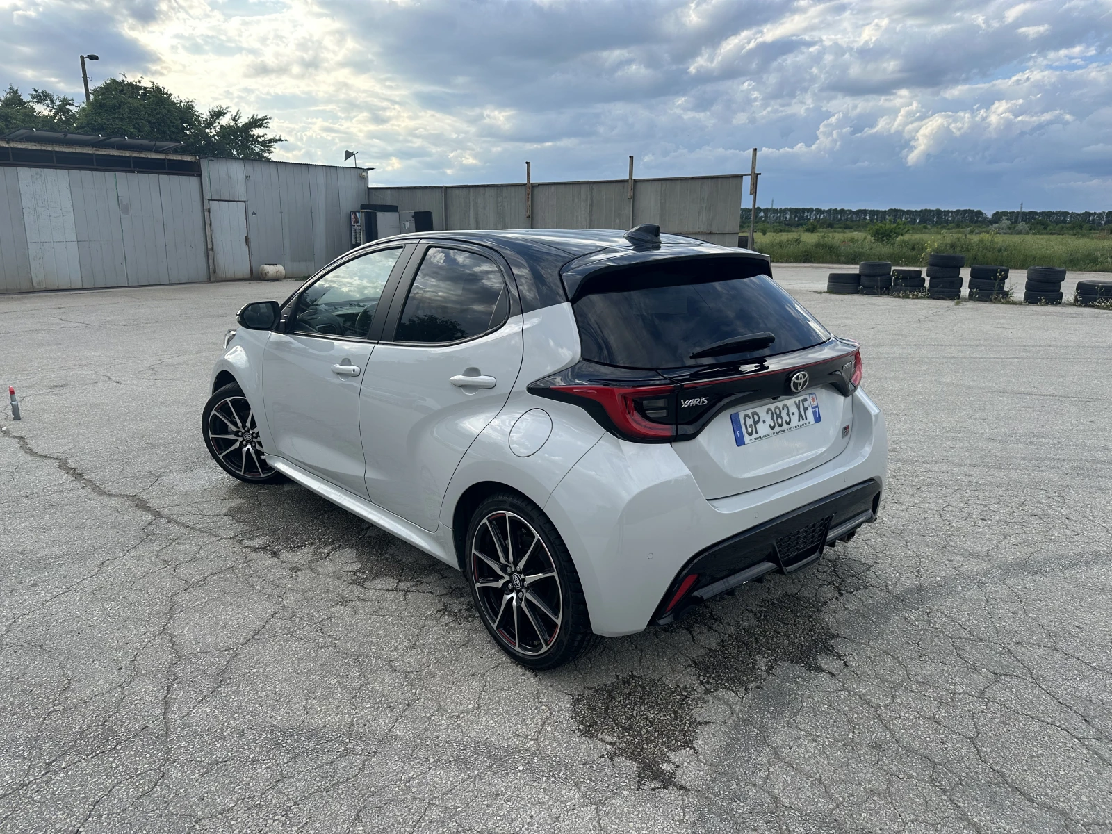 Toyota Yaris Hybrid GR Sport, снимка 3 - Автомобили и джипове - 54731349