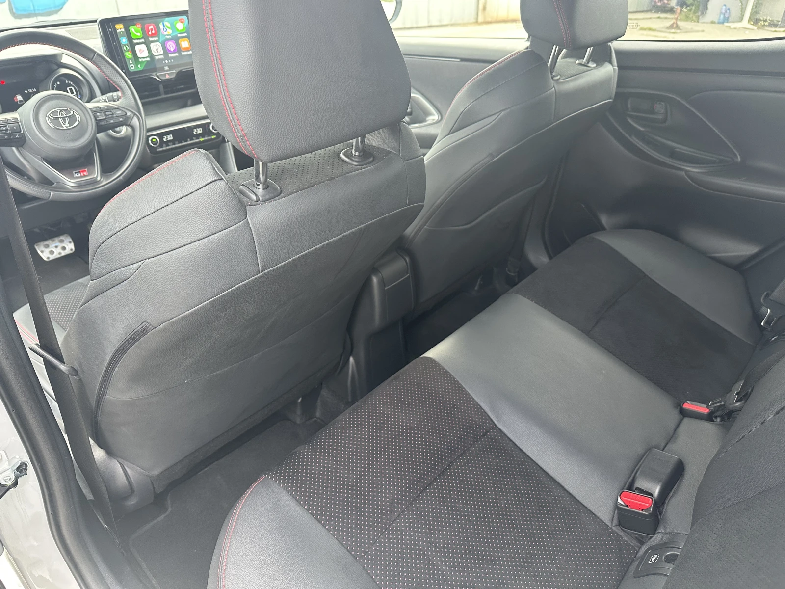 Toyota Yaris Hybrid GR Sport, снимка 10 - Автомобили и джипове - 54731349
