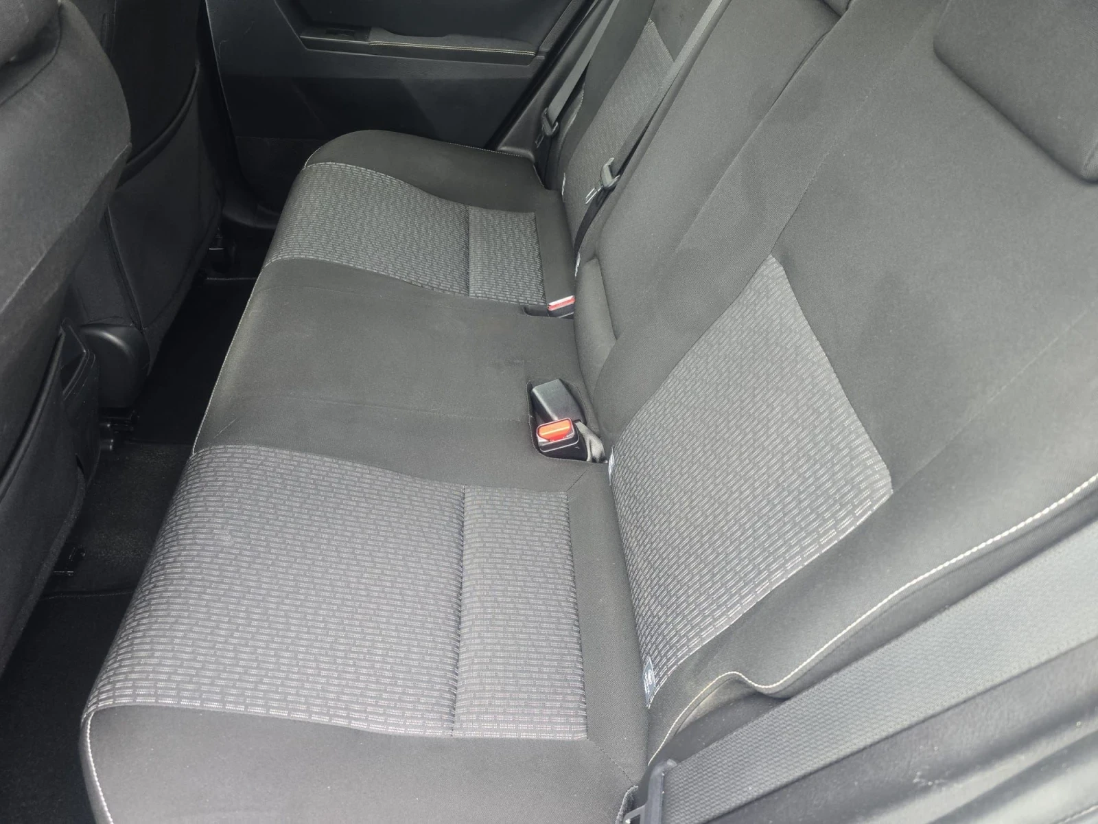 Toyota Auris 1.8i HYBRIDA , снимка 12 - Автомобили и джипове - 54886622