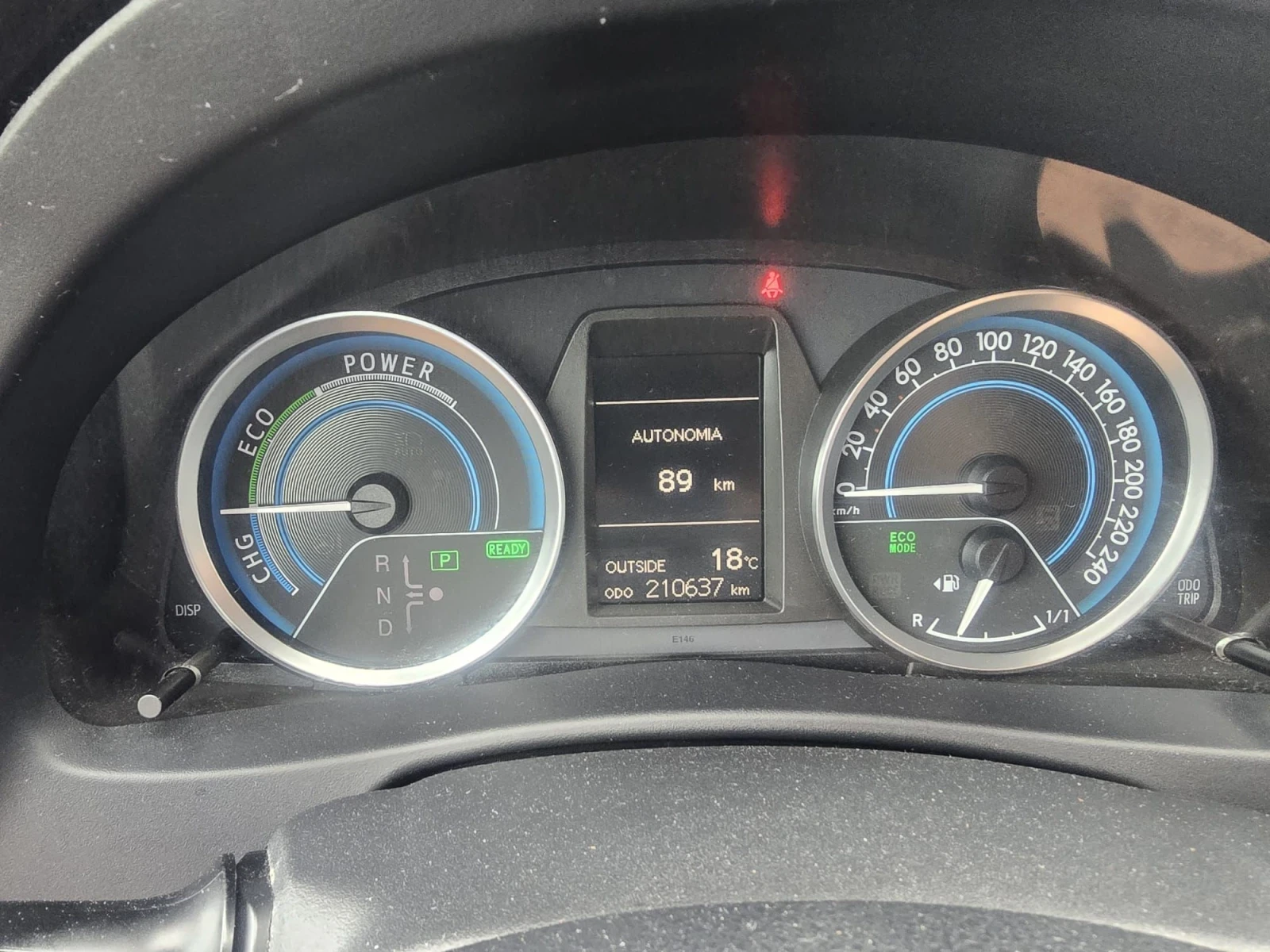 Toyota Auris 1.8i HYBRIDA , снимка 14 - Автомобили и джипове - 54886622