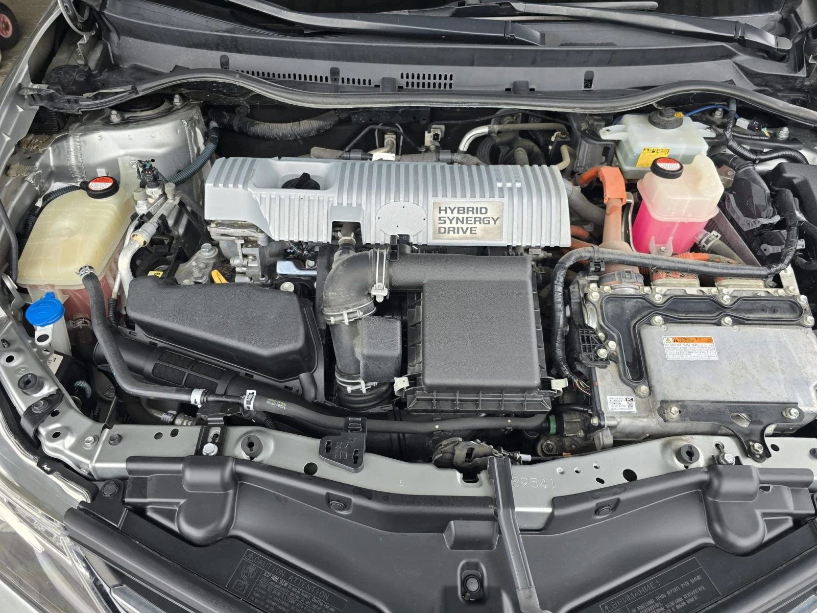 Toyota Auris 1.8i HYBRIDA , снимка 15 - Автомобили и джипове - 54886622