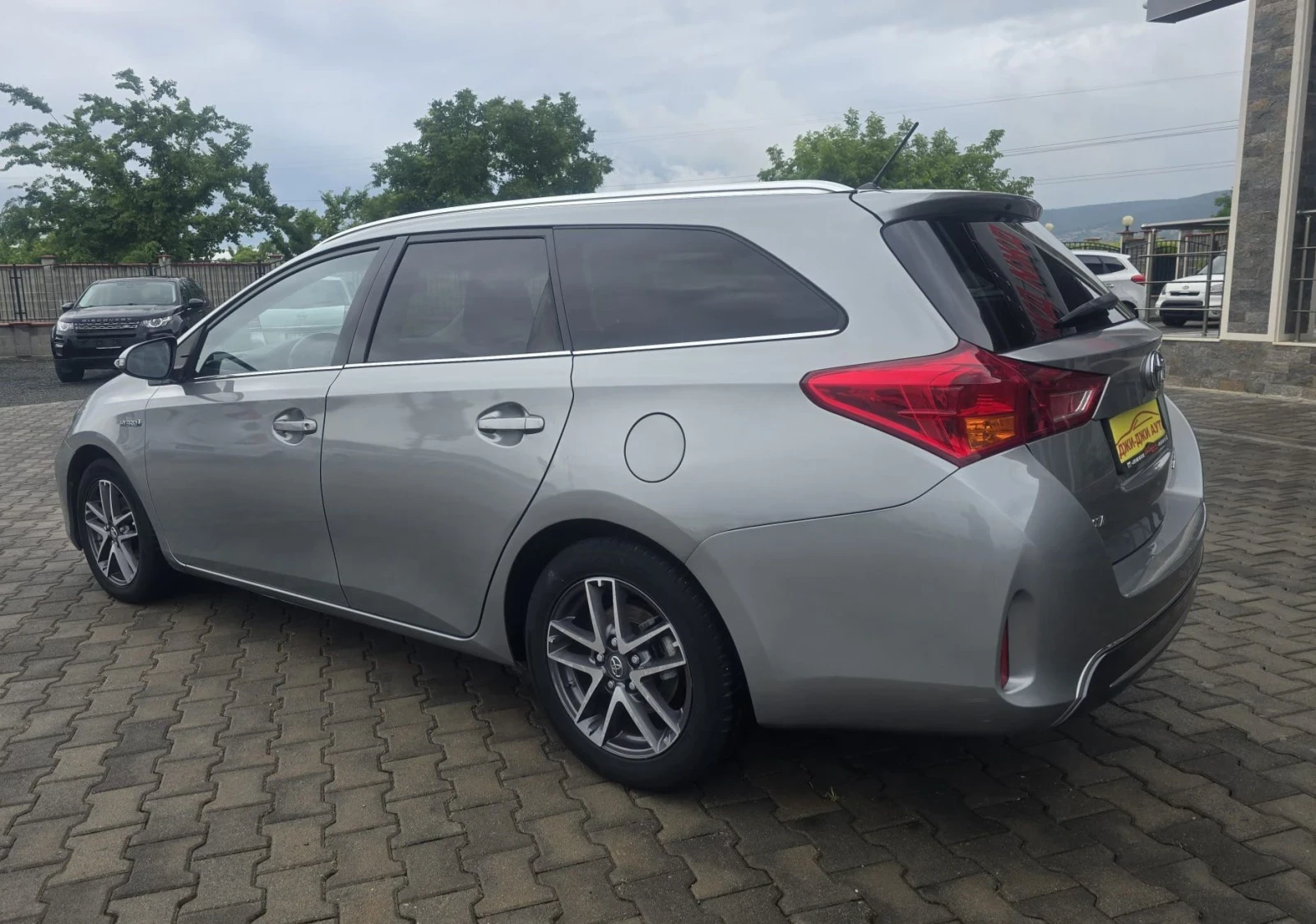 Toyota Auris 1.8i HYBRIDA , снимка 6 - Автомобили и джипове - 54886622