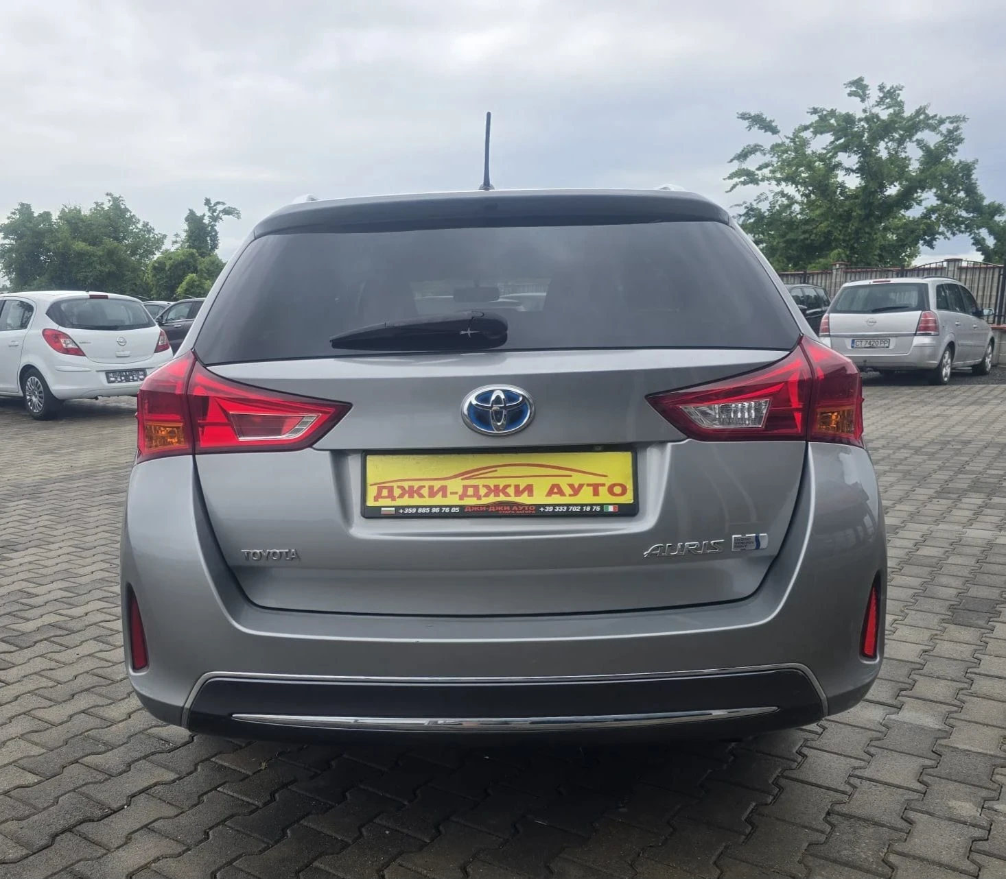 Toyota Auris 1.8i HYBRIDA , снимка 5 - Автомобили и джипове - 54886622