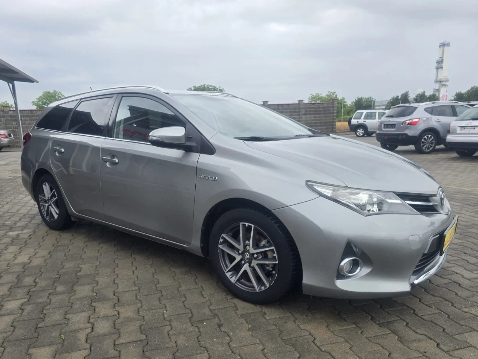 Toyota Auris 1.8i HYBRIDA , снимка 3 - Автомобили и джипове - 54886622