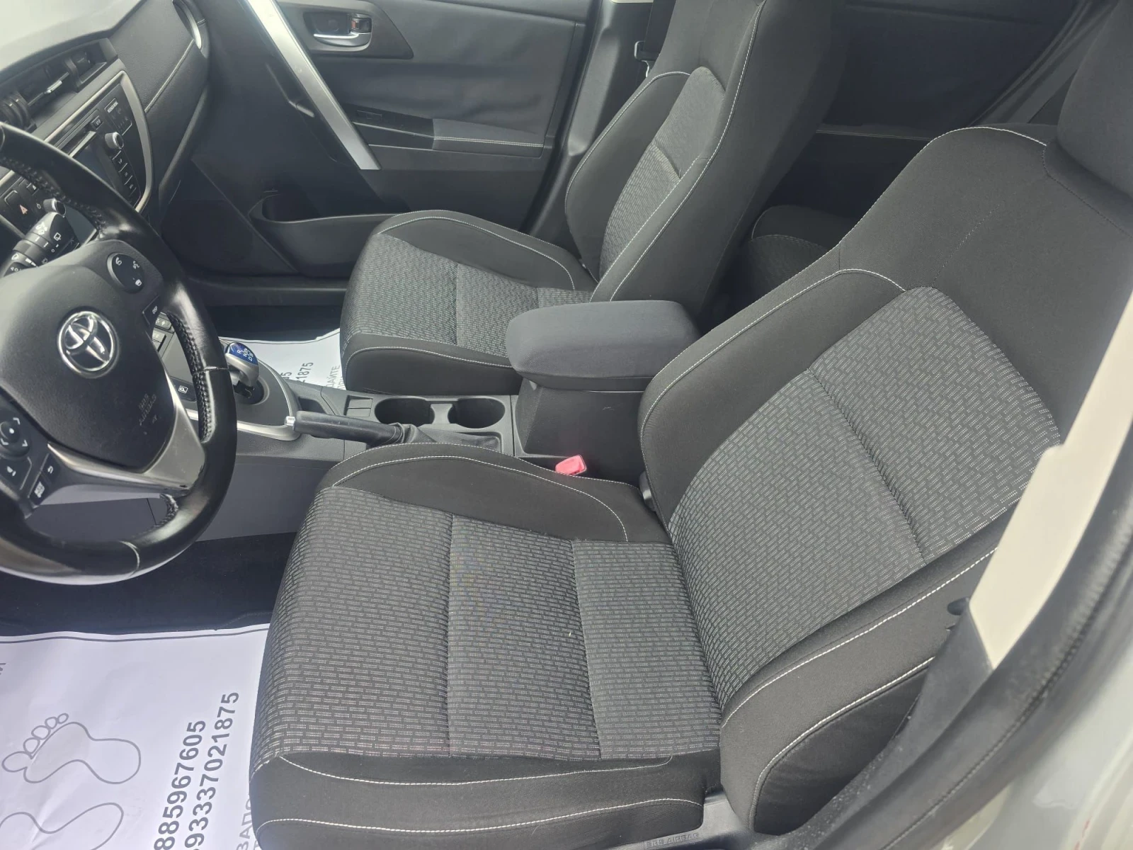 Toyota Auris 1.8i HYBRIDA , снимка 10 - Автомобили и джипове - 54886622