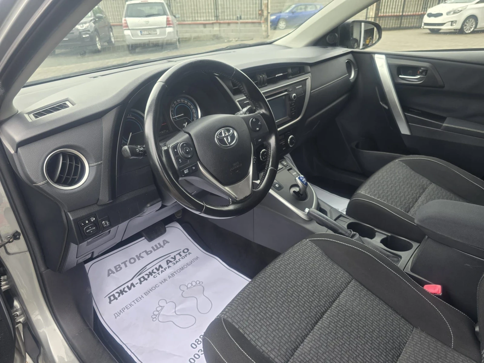 Toyota Auris 1.8i HYBRIDA , снимка 7 - Автомобили и джипове - 54886622