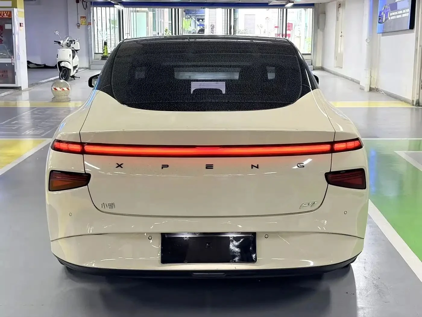 Xpeng P7, снимка 2 - Автомобили и джипове - 56685919