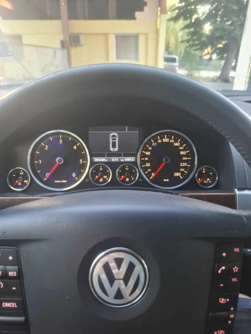 VW Touareg 5.0 TDI, снимка 11 - Автомобили и джипове - 52285716