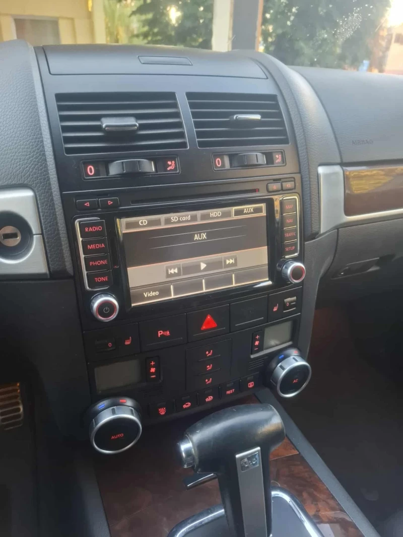 VW Touareg 5.0 TDI, снимка 10 - Автомобили и джипове - 52285716