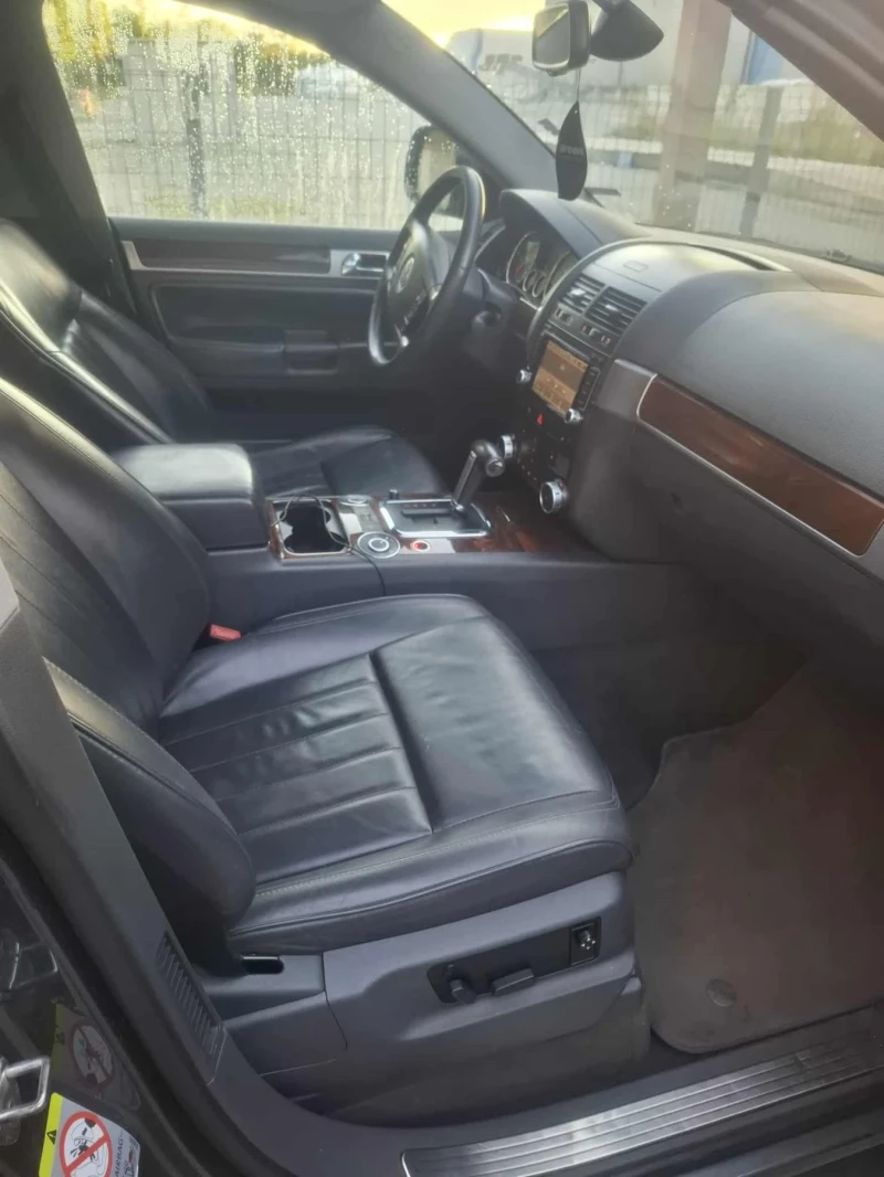 VW Touareg 5.0 TDI, снимка 9 - Автомобили и джипове - 52285716